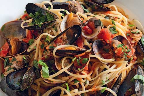 Mussels in Linguine Image